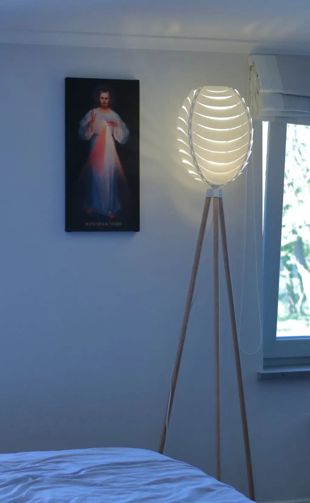 Abażur Elipso ze stojakiem drewnianym wys. 140cm