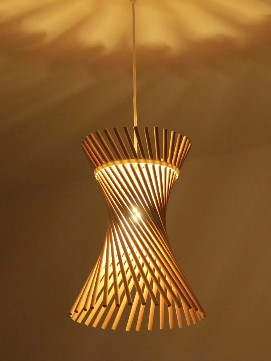 Lampa drewniana – TORNADO Lampa drewniana – TORNADO